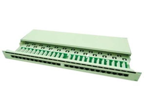 Commscope 110安装托架与超五类24口配线架对比解析